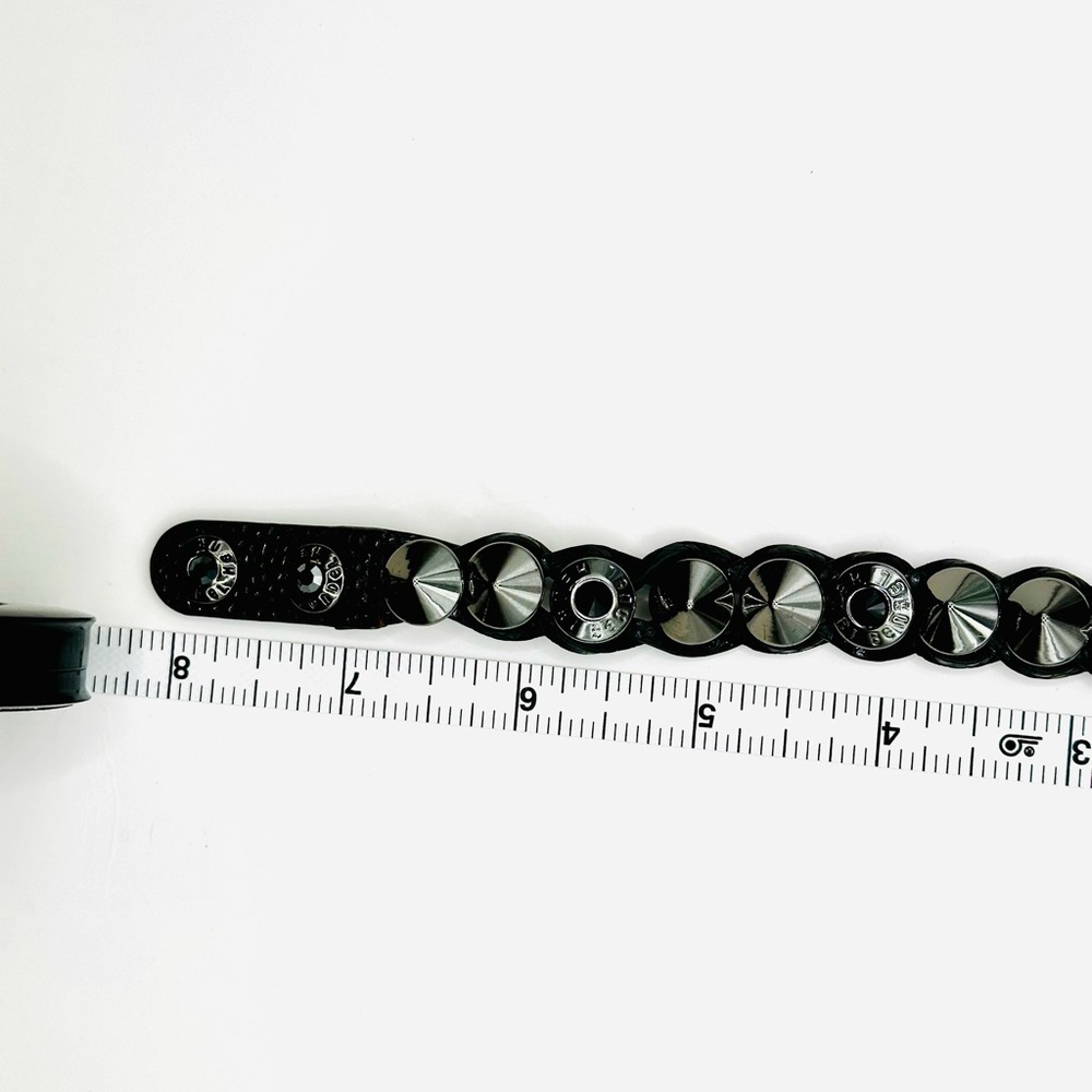 ๐ค HENRI BENDEL Vintage Studs & Logo Leather Bracelet.
Black & Silver - Picture 14 of 16